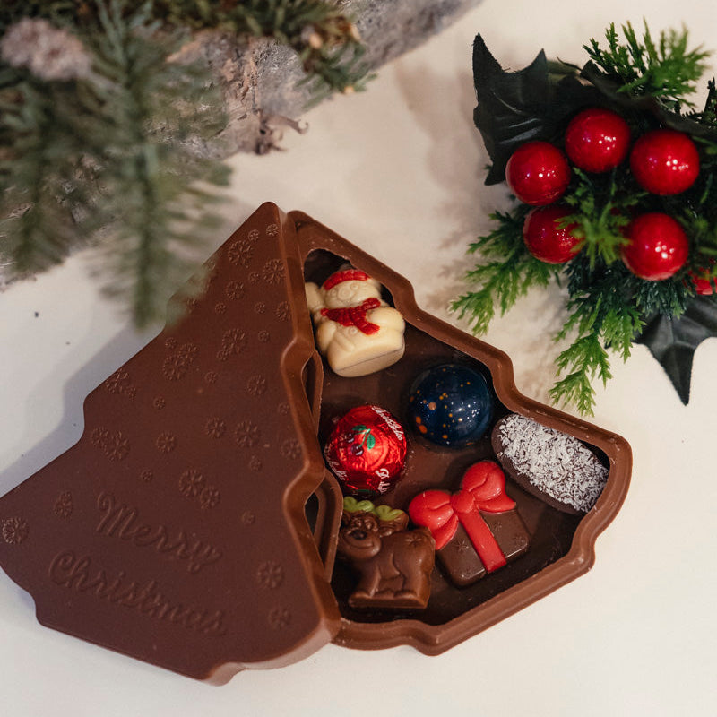 Бонбониера "Елха" Daskalidès Black Sea. Пълна с ръчно изработени пралини 👇 45.00 лв / 23.01  €