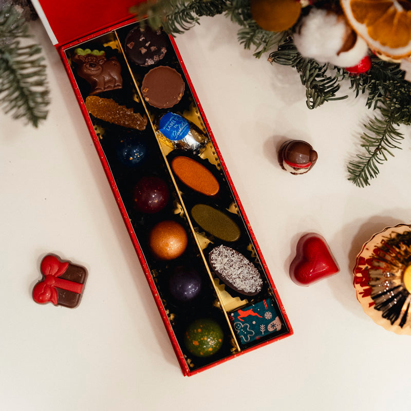 Двуредна бонбониера Daskalidès Black Sea с магнитно капаче 49.90 лв / 25.51 €