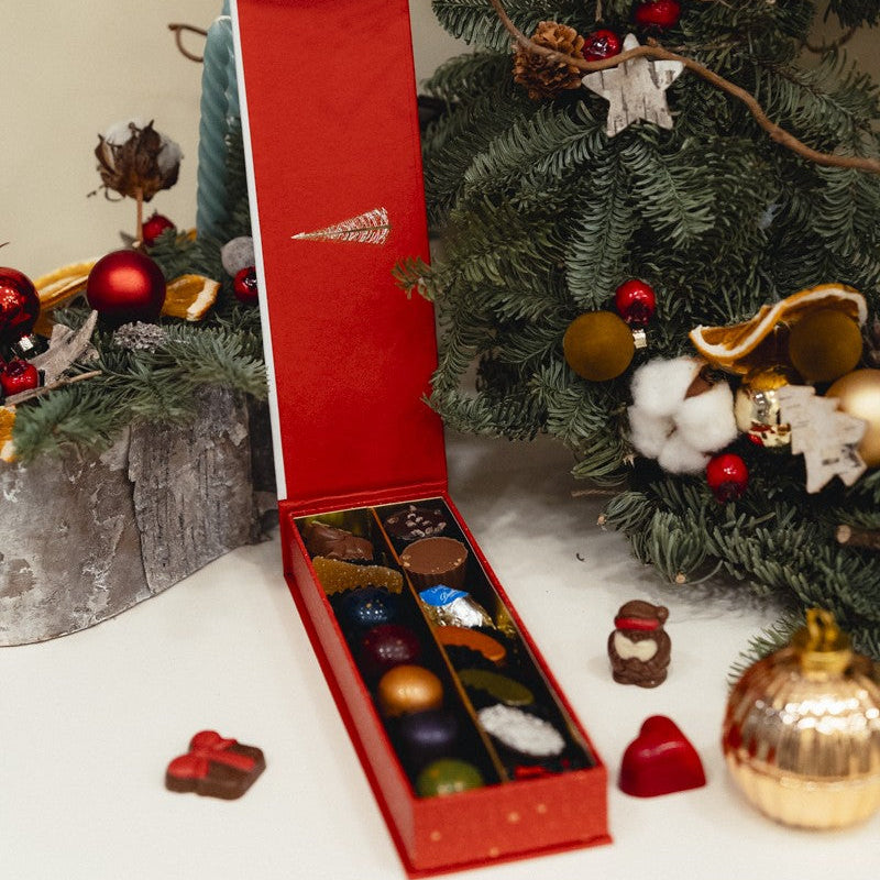 Двуредна бонбониера Daskalidès Black Sea с магнитно капаче 49.90 лв / 25.51 €