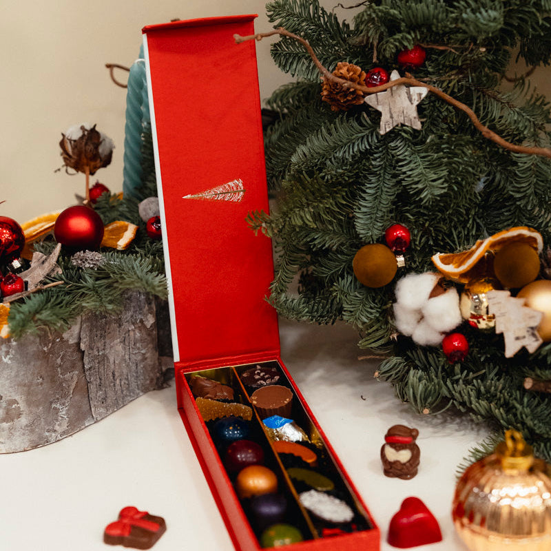 Двуредна бонбониера Daskalidès Black Sea с магнитно капаче 49.90 лв / 25.51 €