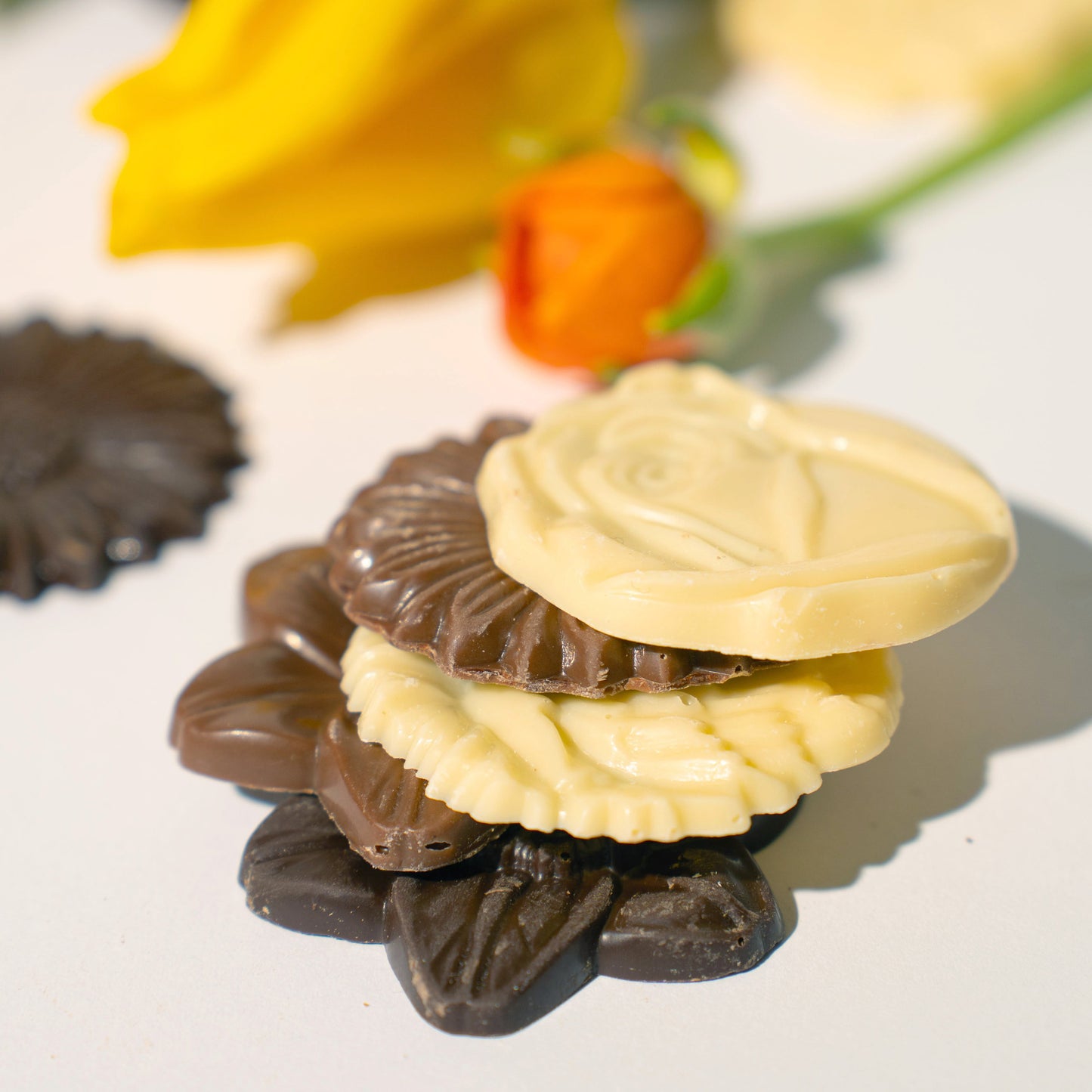 Бонбониера с шоколадови цветя