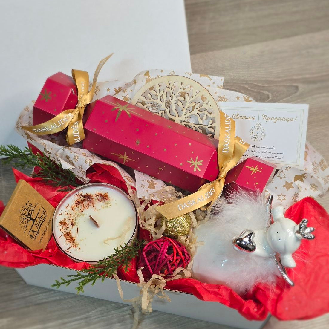 Подаръчен комплект „Подарък за Коледа“ от 4A Naturals с кракер 77.77 лв / 39.76 € ⬇️